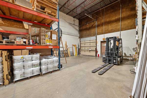 warehouse r