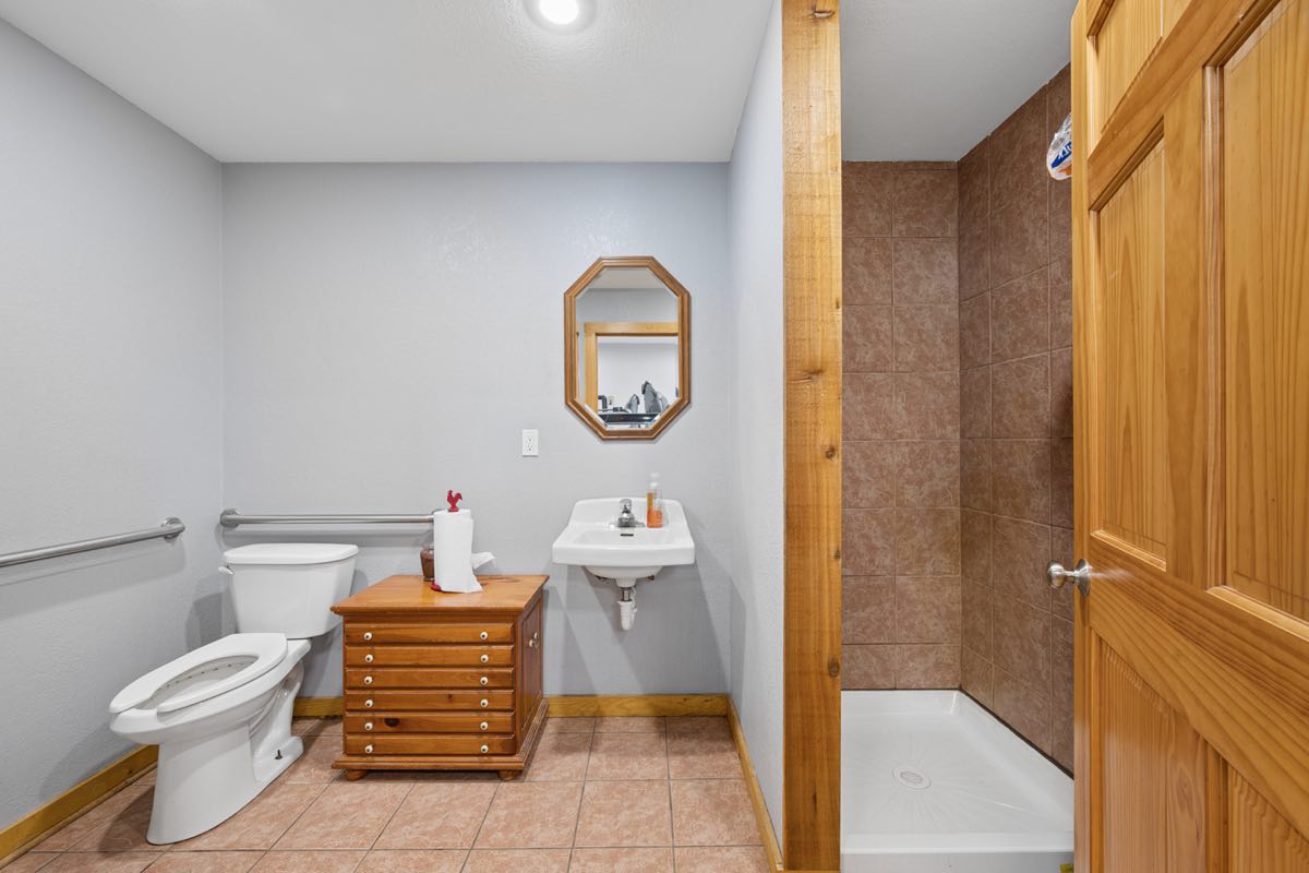bathroom-with shower bathroom-with shower